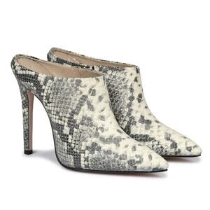 NWOB Saint G Grey Python Print Textured Leather Pumps (EURO 38, 39, 40)
